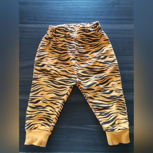 Coyote and Co matching set size 0-3M - Picture 2 of 3